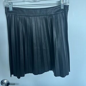BB Dakota Black Pleated Mini Skirt